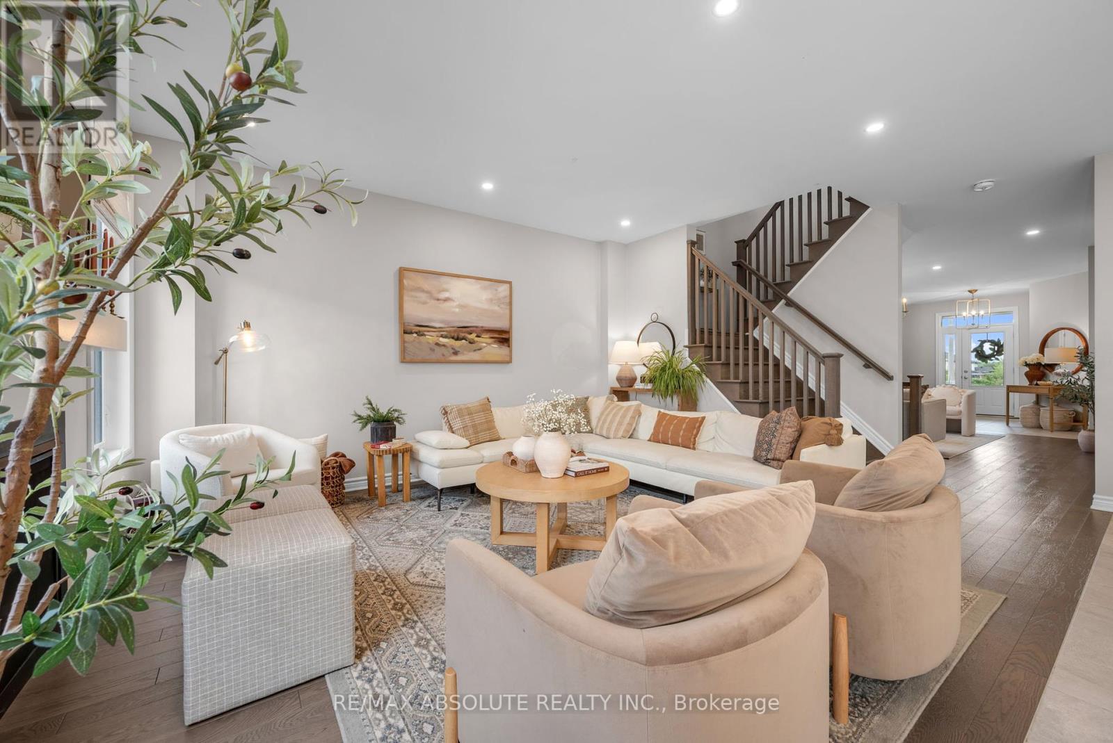 Photo 18 of 177 Hickstead Way S, Ottawa ON