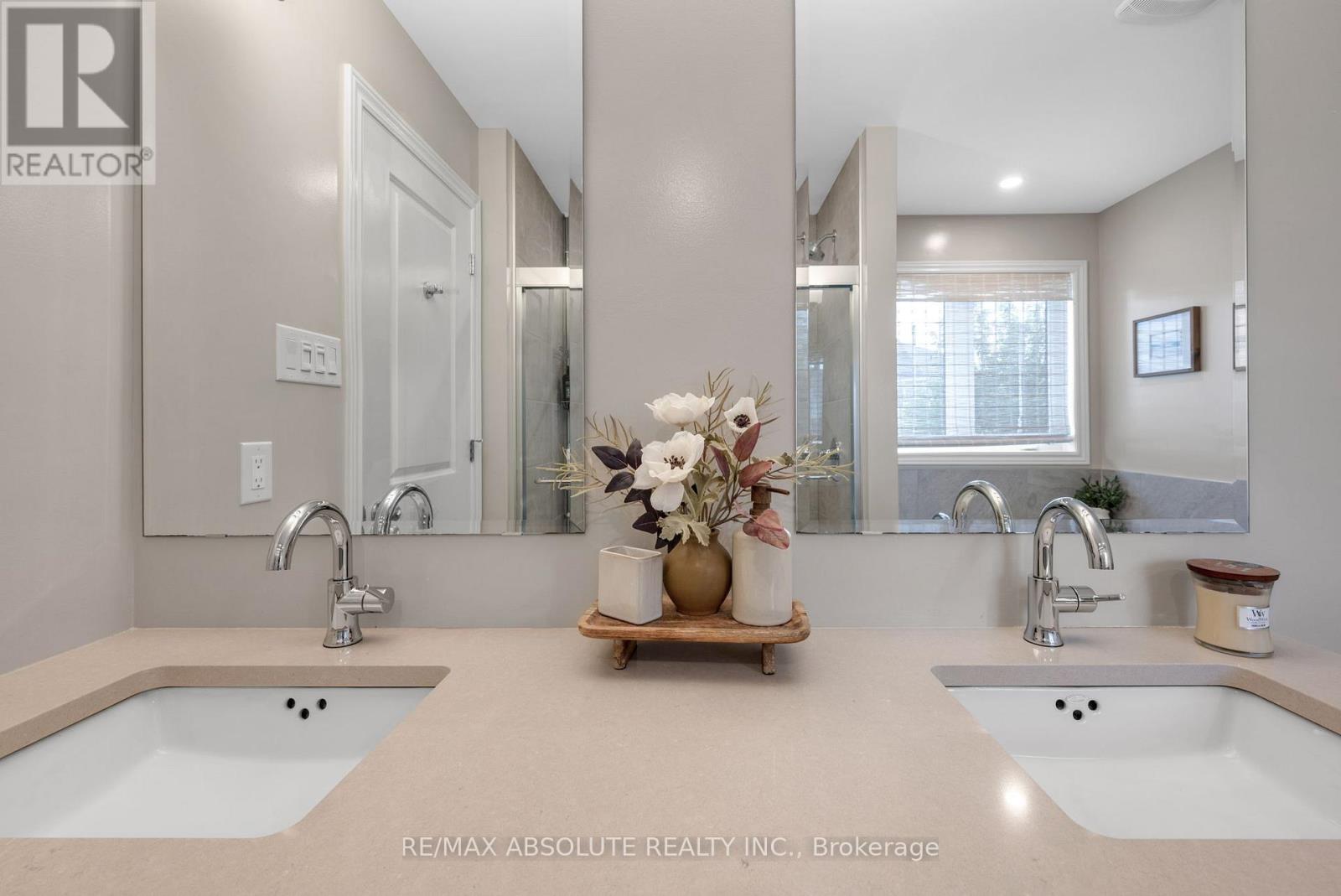 Photo 33 of 177 Hickstead Way S, Ottawa ON