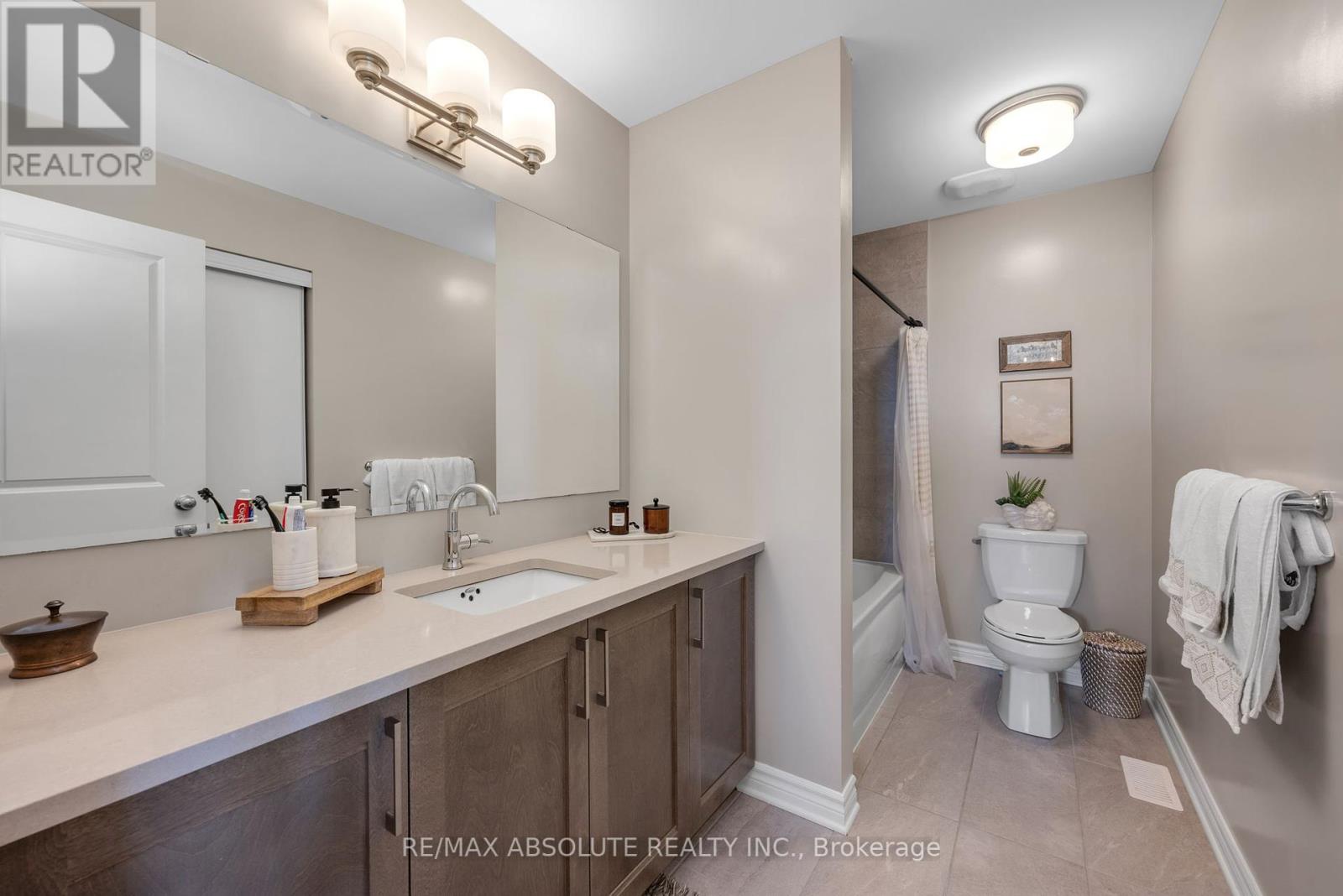 Photo 40 of 177 Hickstead Way S, Ottawa ON
