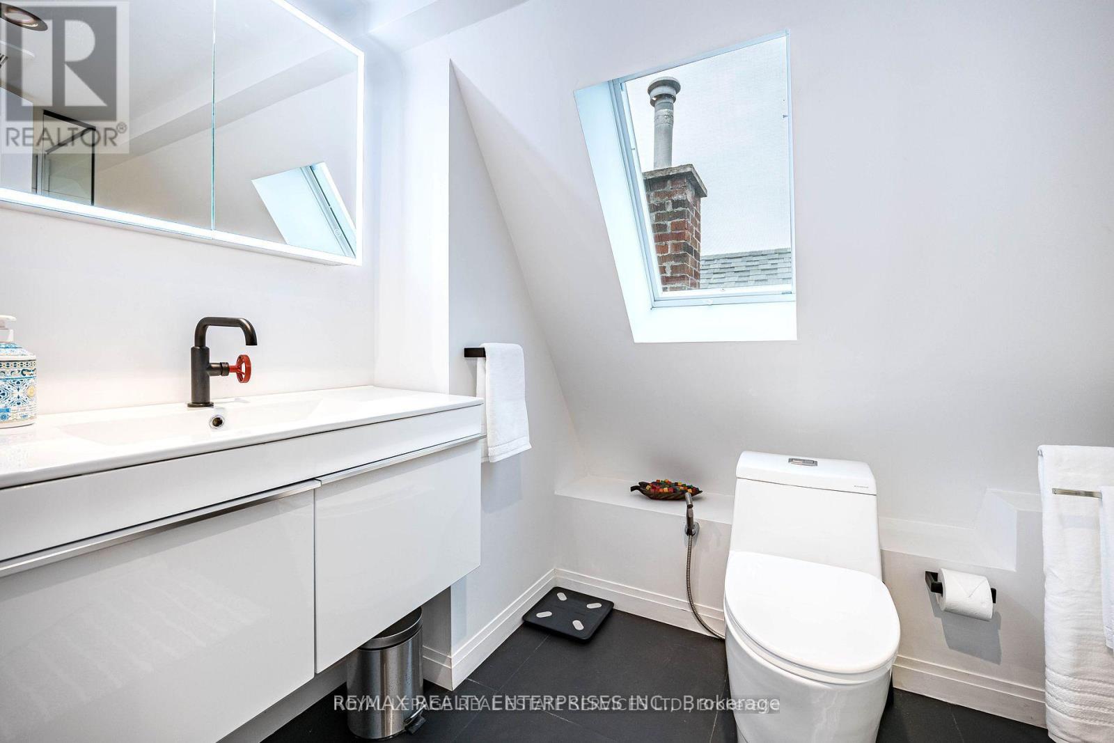 Photo 9 of Upper Level 32 Seventh Street, Toronto ON