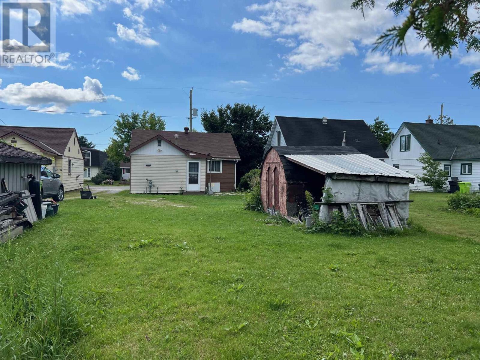 Photo 17 of 702 Lennox Ave, Sault Ste Marie ON