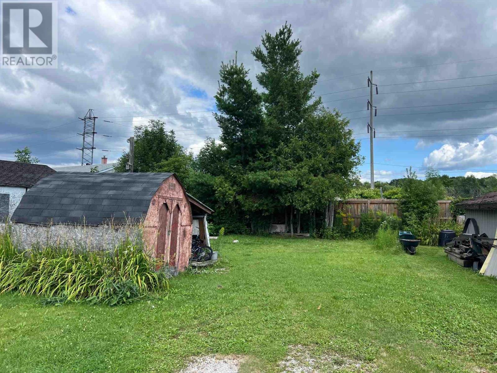 Photo 15 of 702 Lennox Ave, Sault Ste Marie ON