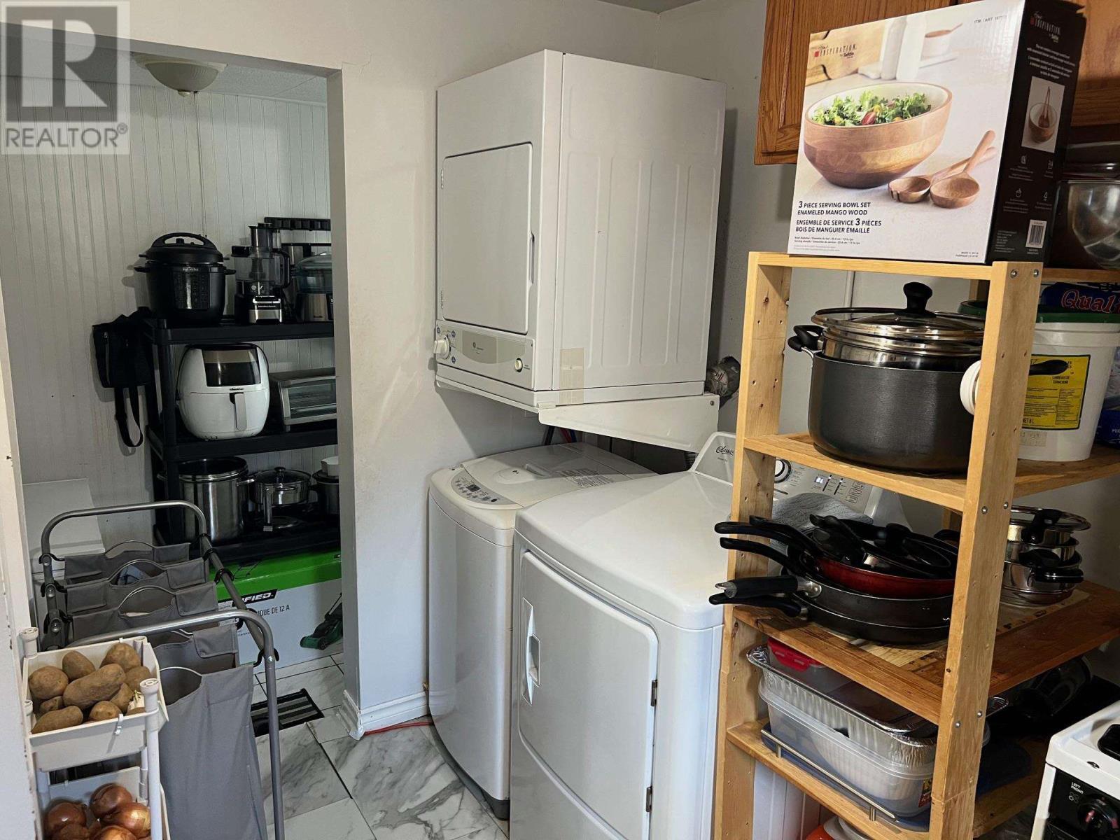Photo 7 of 702 Lennox Ave, Sault Ste Marie ON