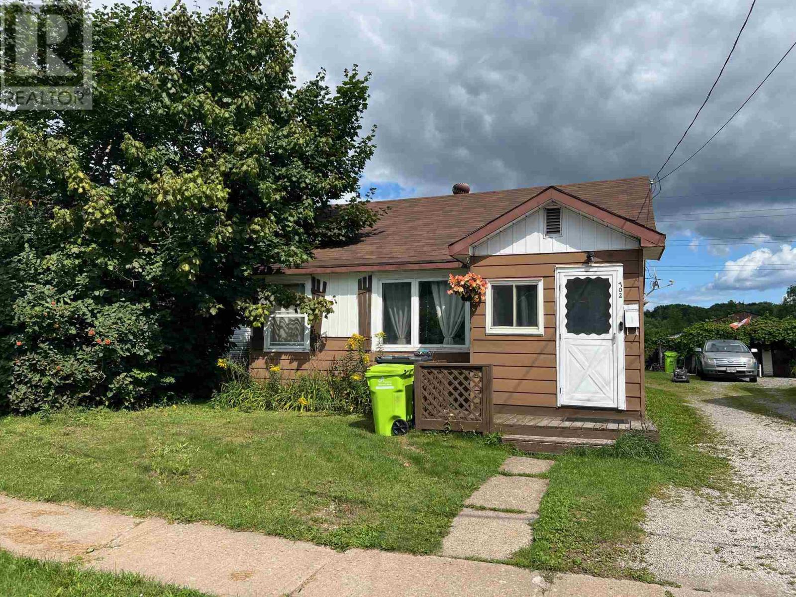 Photo 18 of 702 Lennox Ave, Sault Ste Marie ON