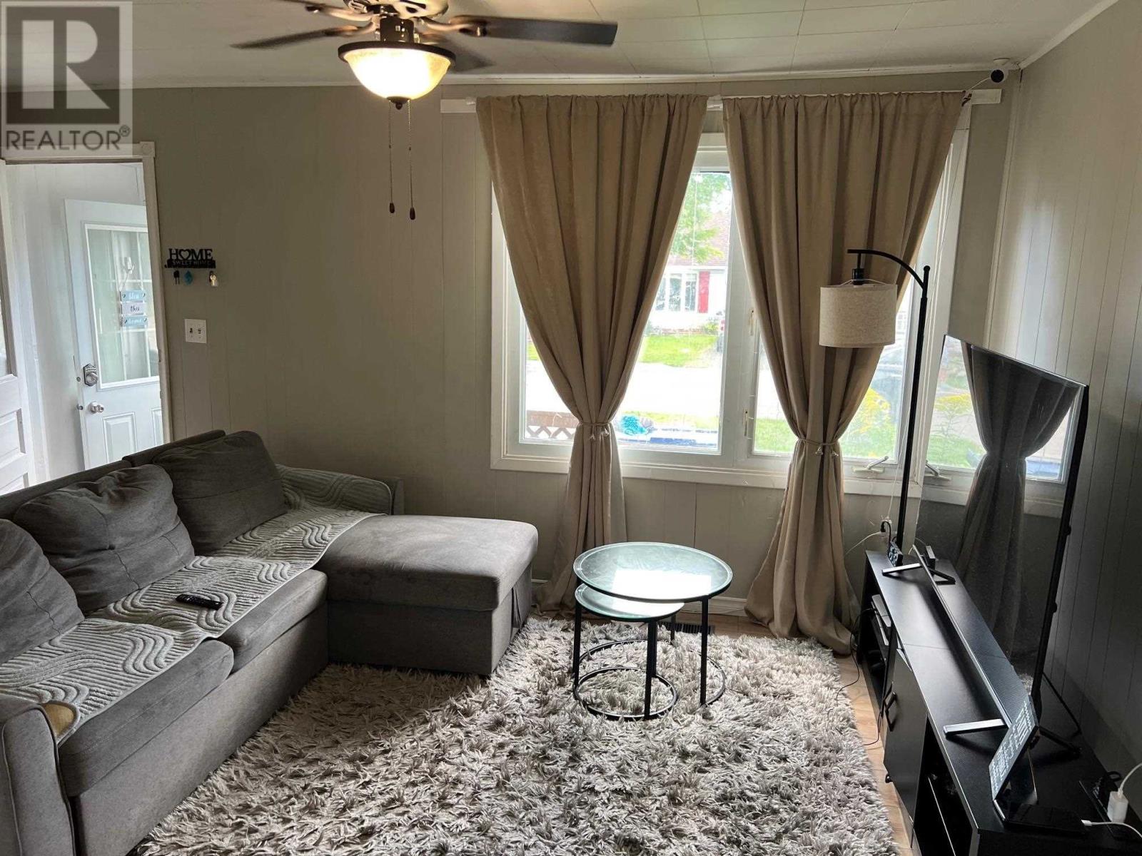 Photo 11 of 702 Lennox Ave, Sault Ste Marie ON