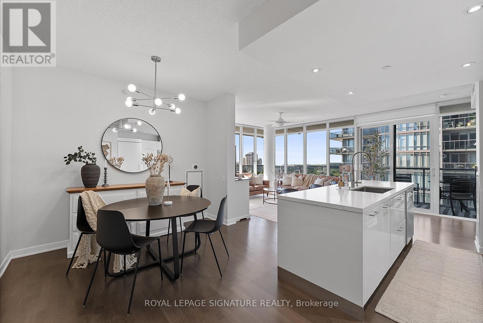 Photo 1 of 2005 90 Park Lawn Road, Toronto ON