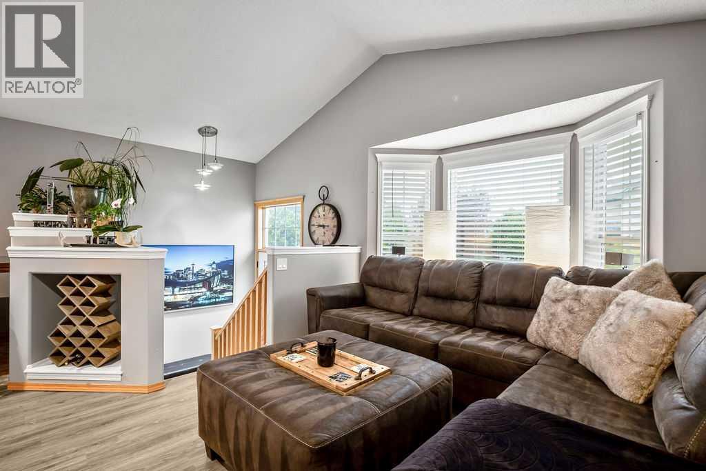 Photo 7 of 128 Cramond Crescent Se, Calgary AB