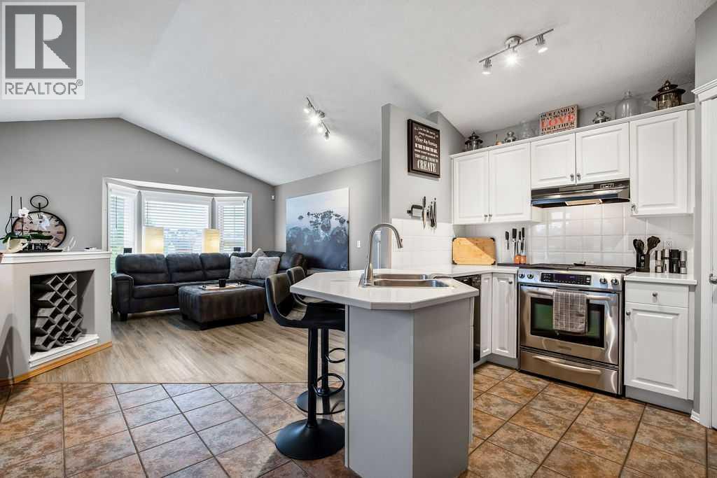 Photo 11 of 128 Cramond Crescent Se, Calgary AB