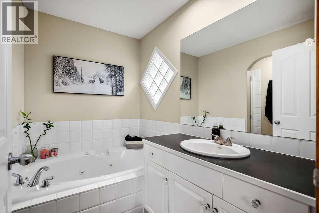 Photo 20 of 128 Cramond Crescent Se, Calgary AB