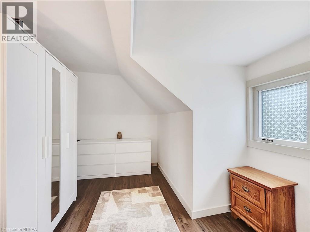 Photo 14 of 57 Mohawk Street, Brantford ON