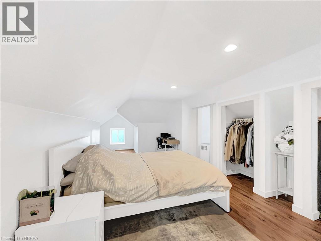 Photo 6 of 57 Mohawk Street, Brantford ON