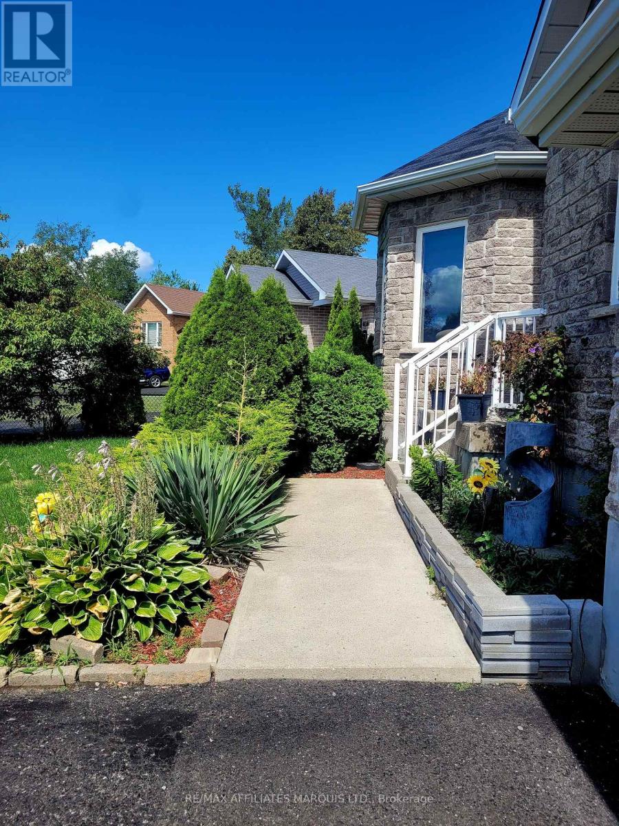 Photo 9 of 1286 Daprat Avenue, Cornwall ON