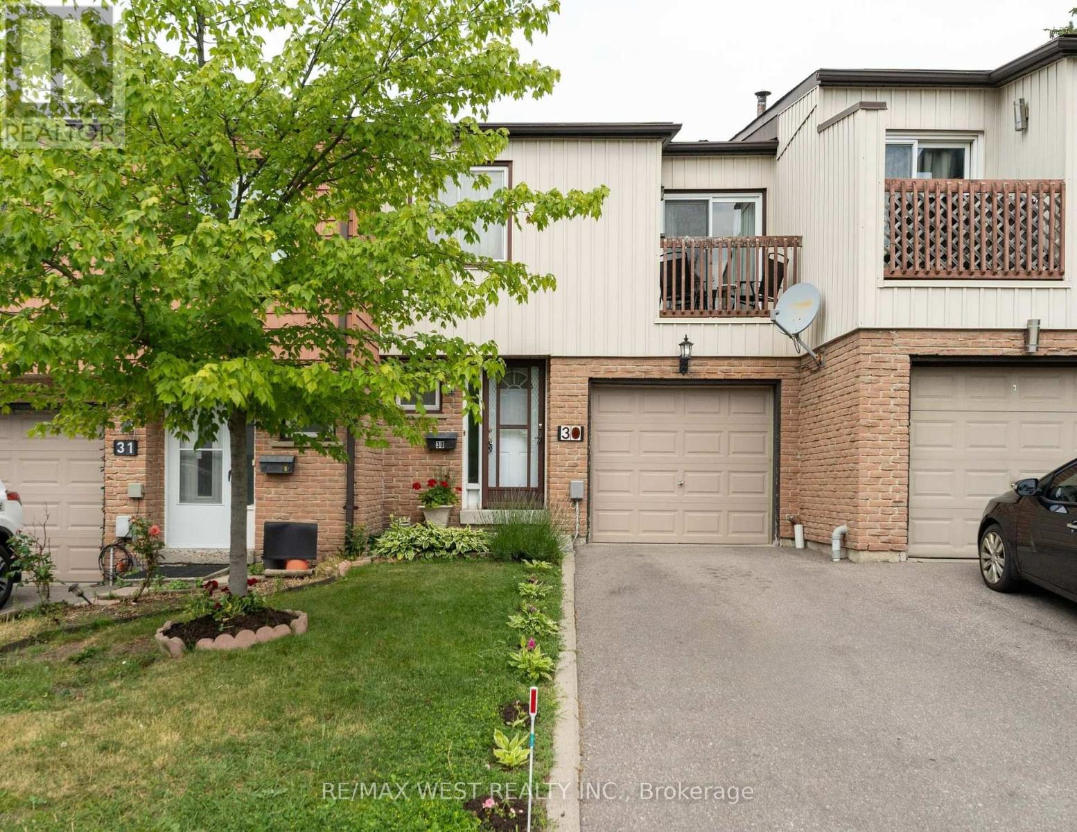 Photo 3 of 30 15 Guildwood Parkway, Toronto ON
