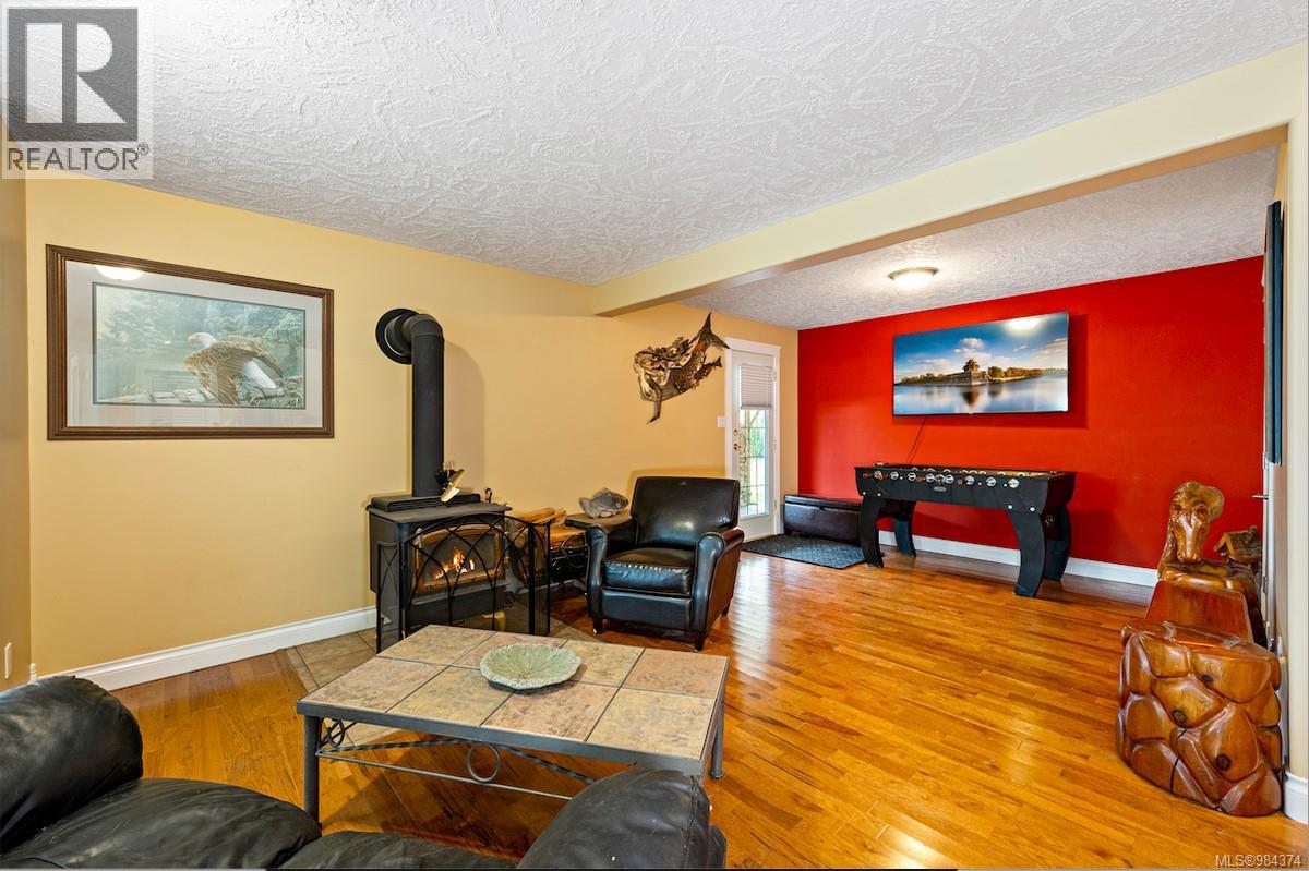 Photo 10 of 321 Wireless Rd, Comox BC