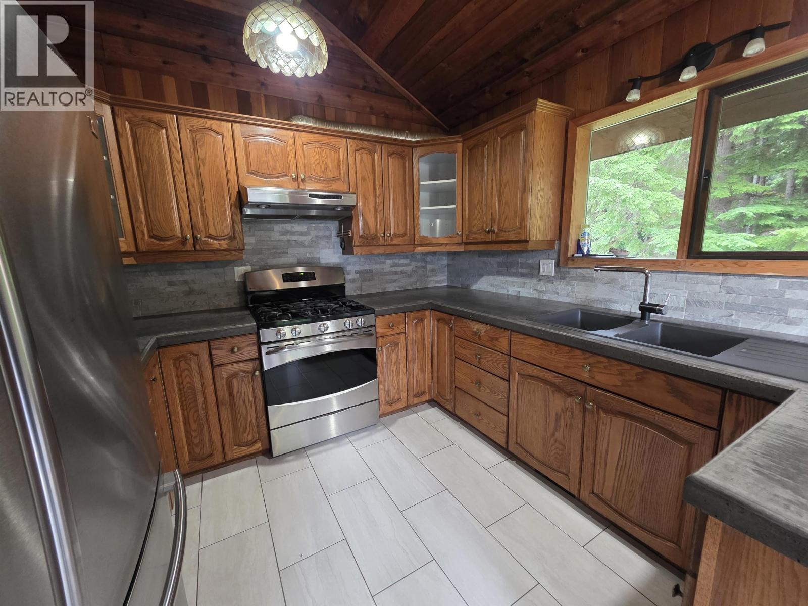 5289 DARCI AVENUE, Terrace