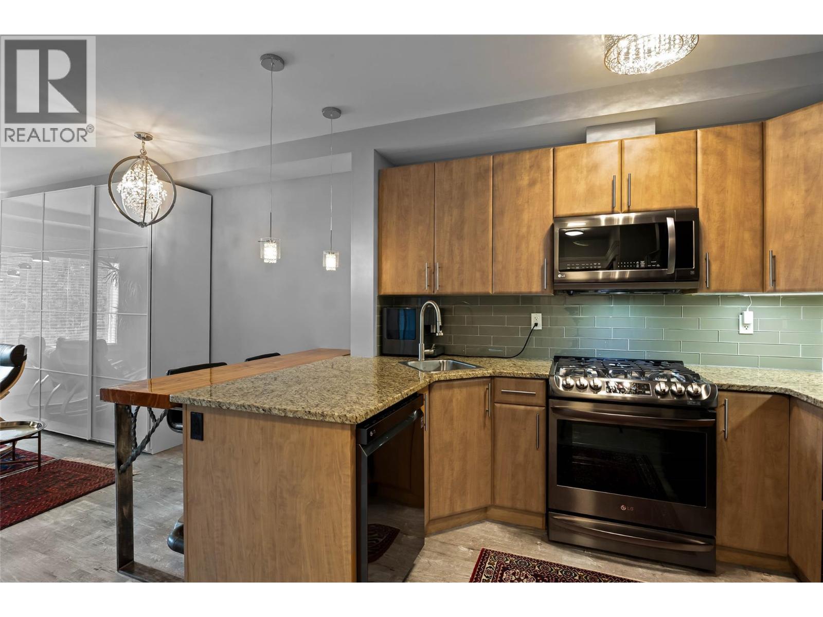 Photo 7 of 975 Victoria W Street Unit 208, Kamloops BC