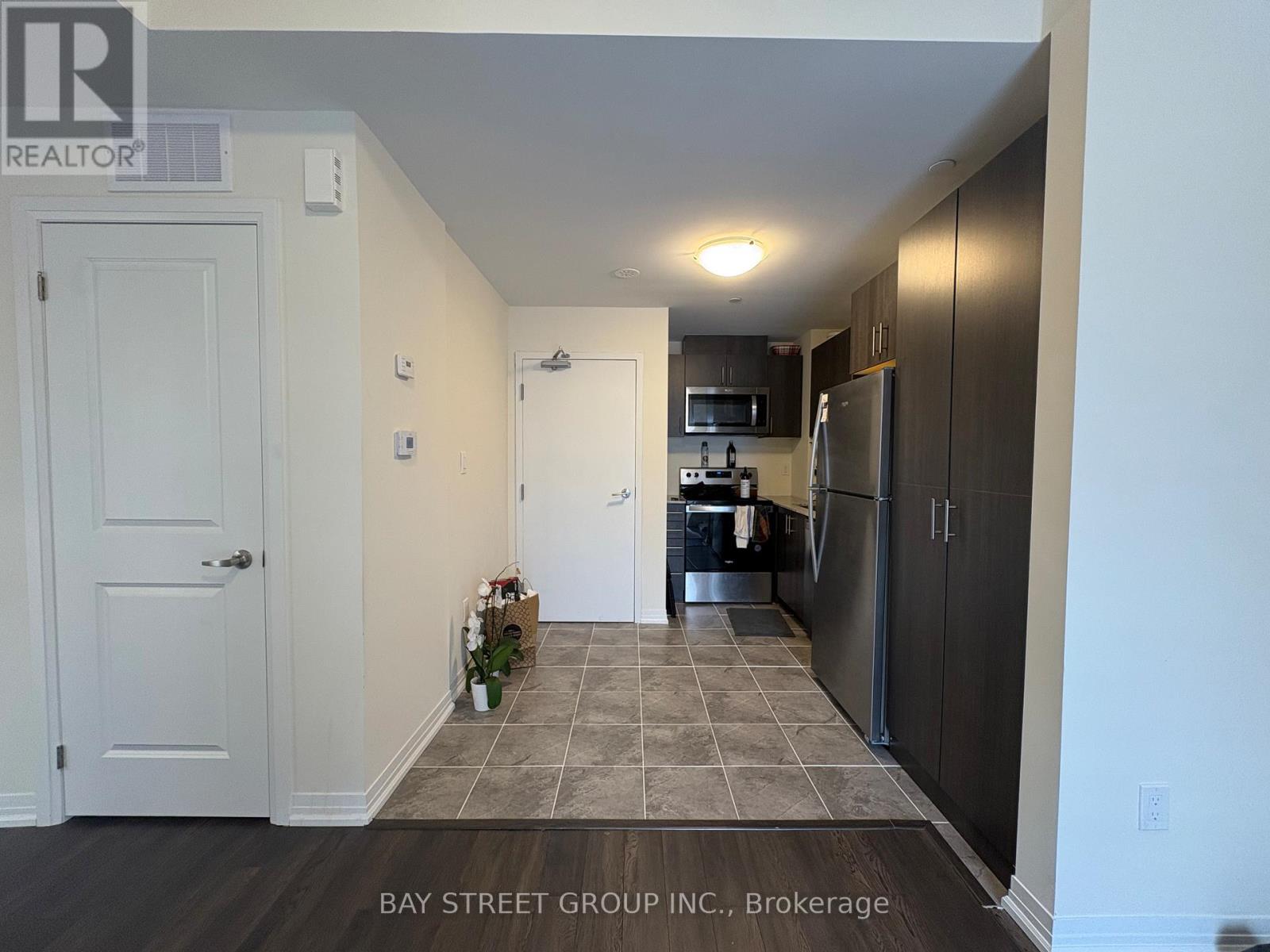 Photo 3 of 11 145 Tapscott Road, Toronto ON