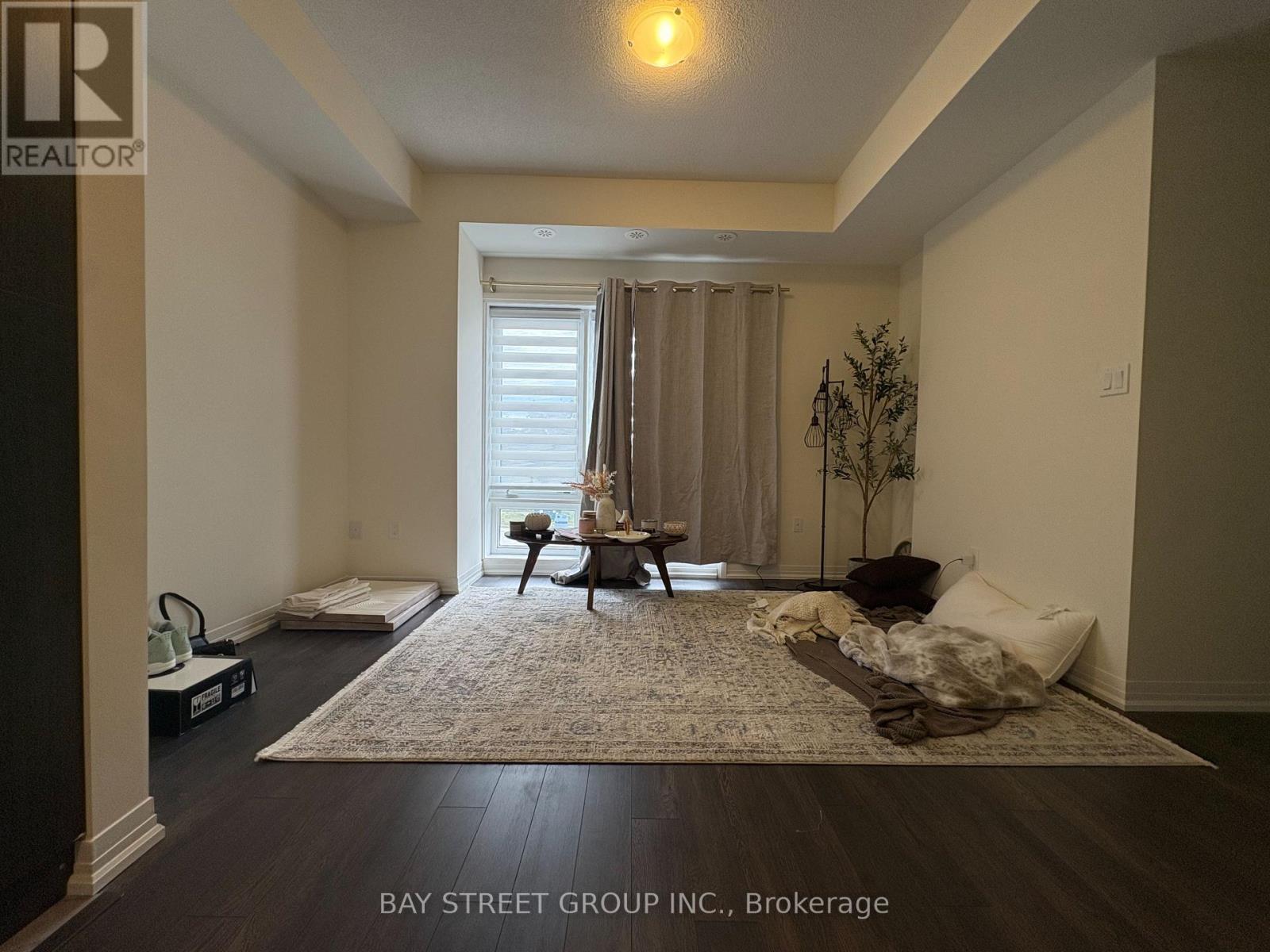 Photo 4 of 11 145 Tapscott Road, Toronto ON