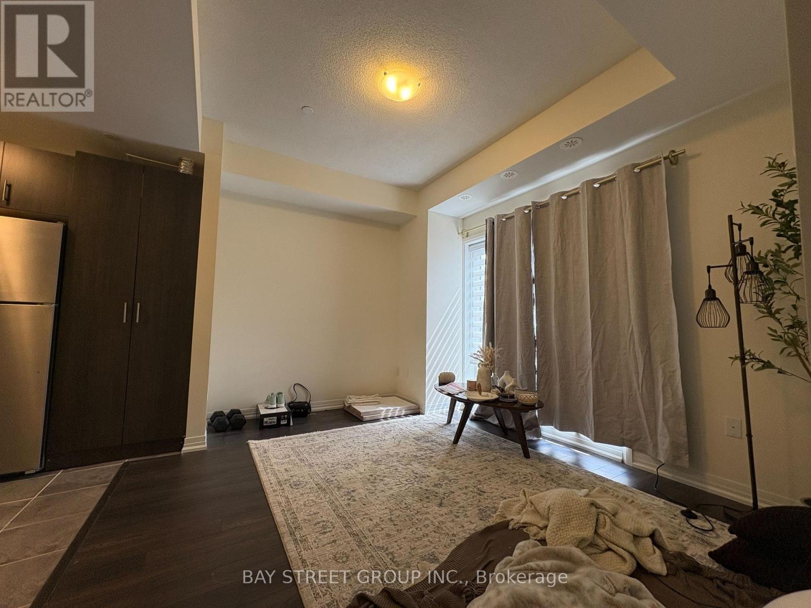 Photo 5 of 11 145 Tapscott Road, Toronto ON