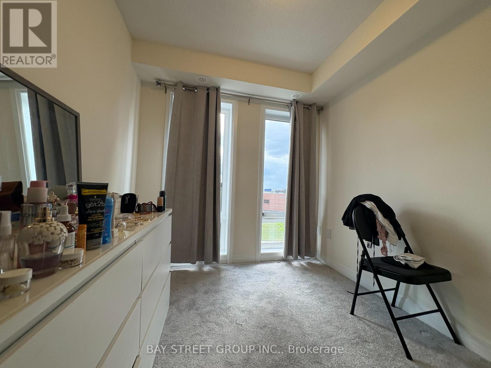Photo 8 of 11 145 Tapscott Road, Toronto ON