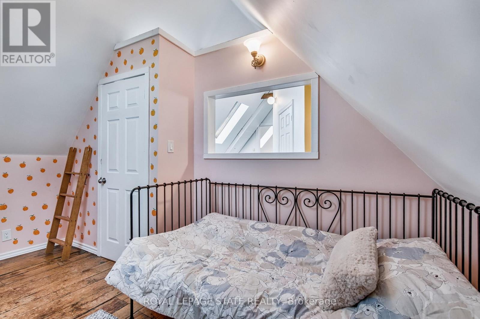 Photo 12 of 1 20 Locke Street S, Hamilton ON