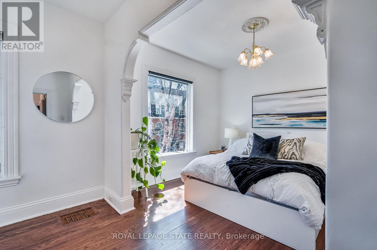 Photo 7 of 1 20 Locke Street S, Hamilton ON