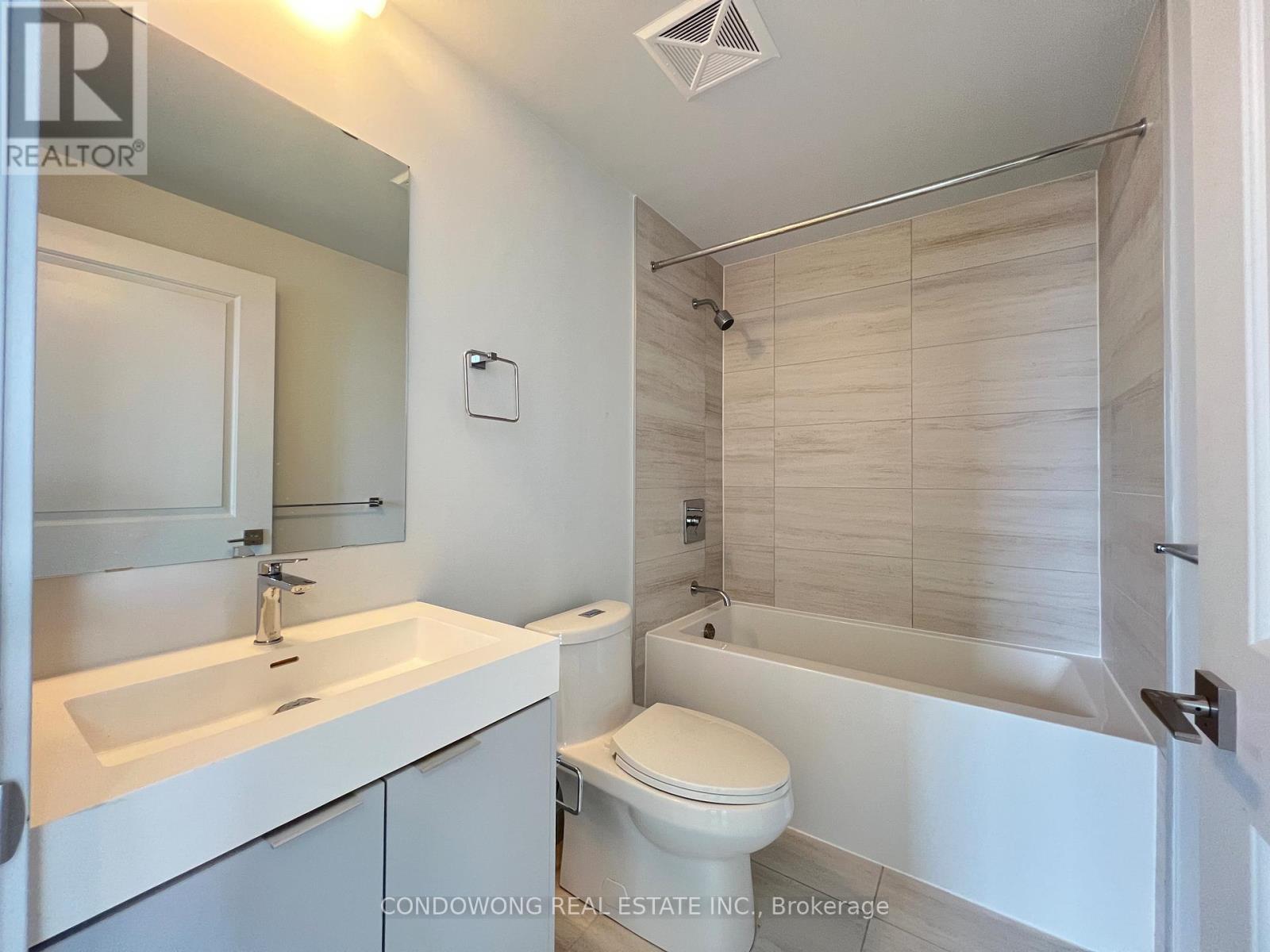 Photo 10 of 2001 2920 Highway 7 Road, Vaughan ON