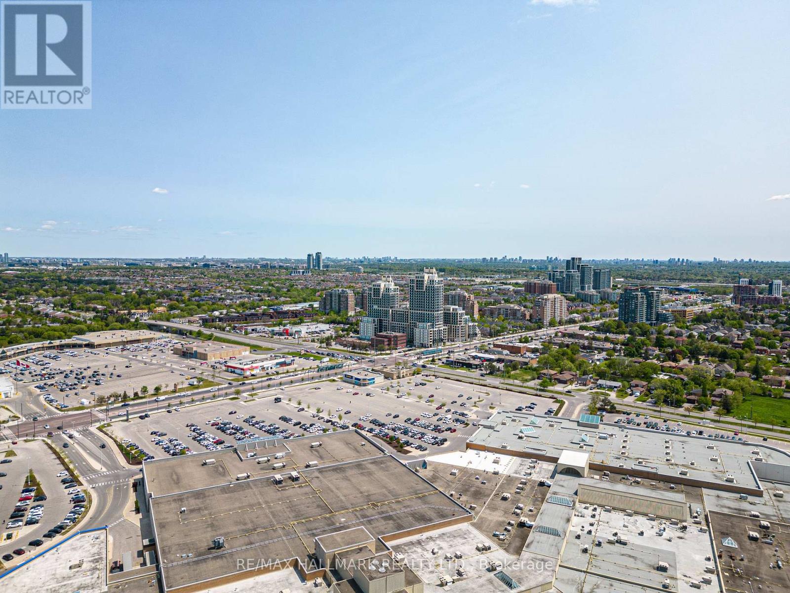 Photo 13 of 615 29 Northern Hts Drive N, Richmond Hill ON