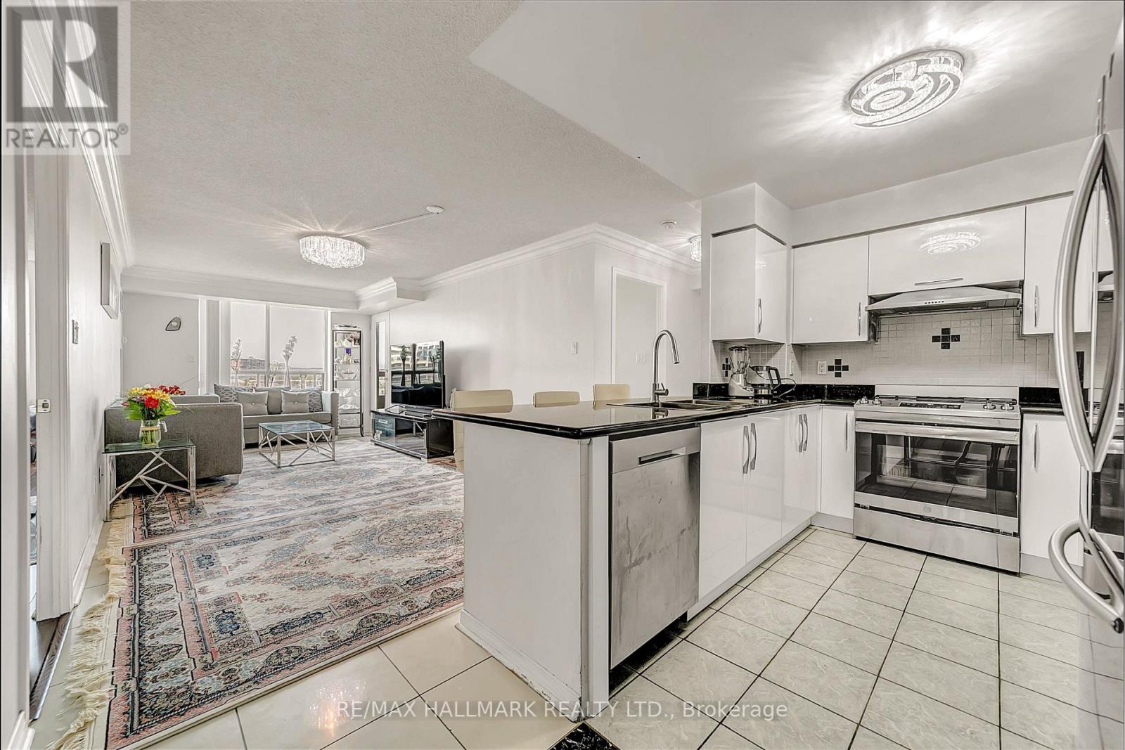 Photo 28 of 615 29 Northern Hts Drive N, Richmond Hill ON