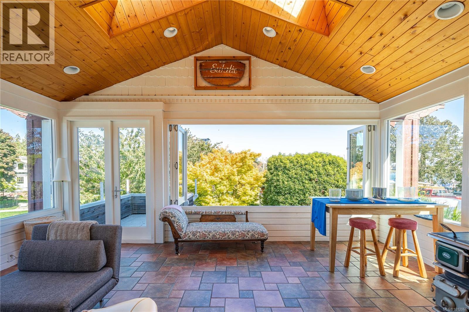 Photo 73 of 485 Head St, Esquimalt BC