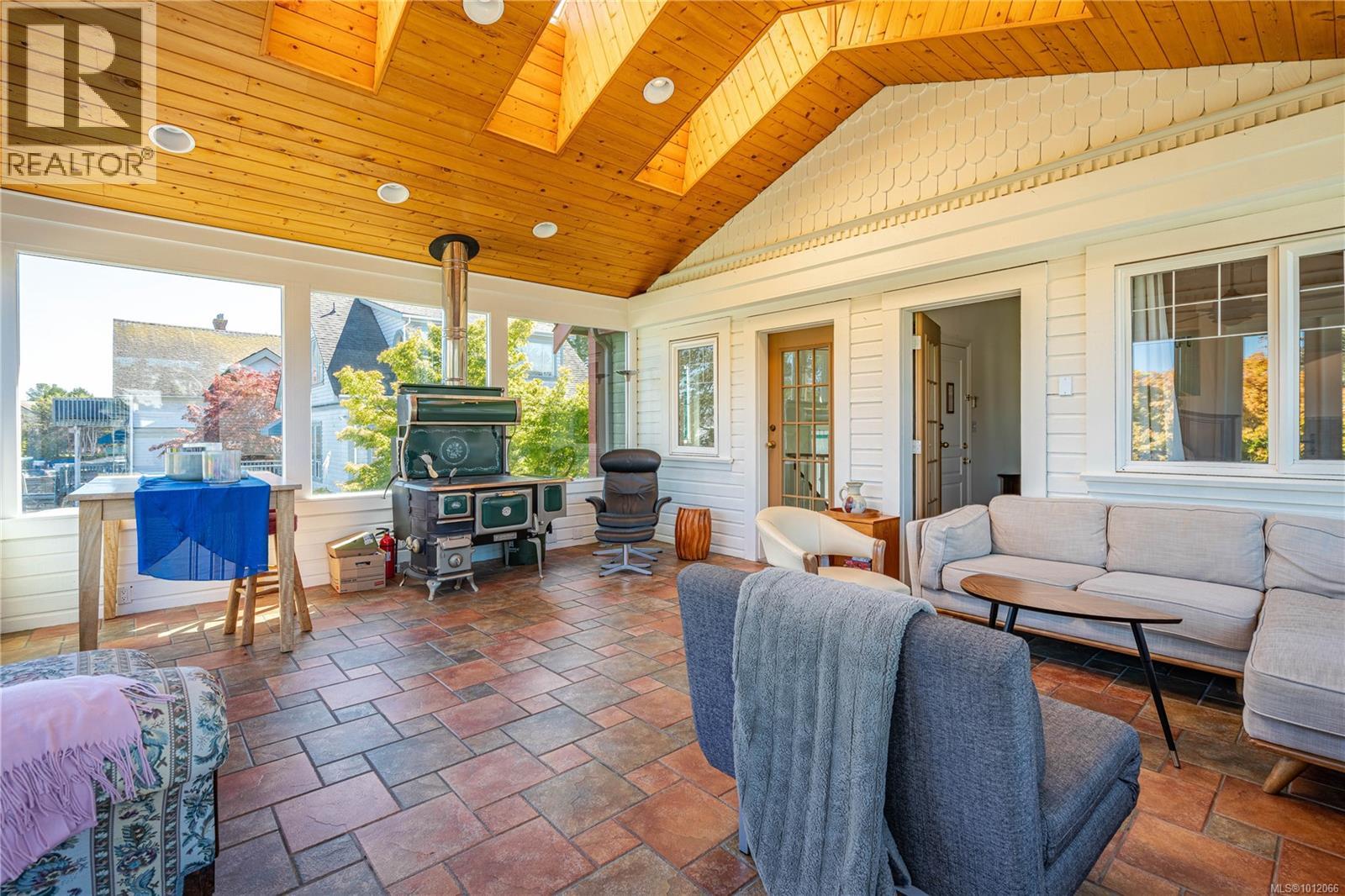 Photo 20 of 485 Head St, Esquimalt BC