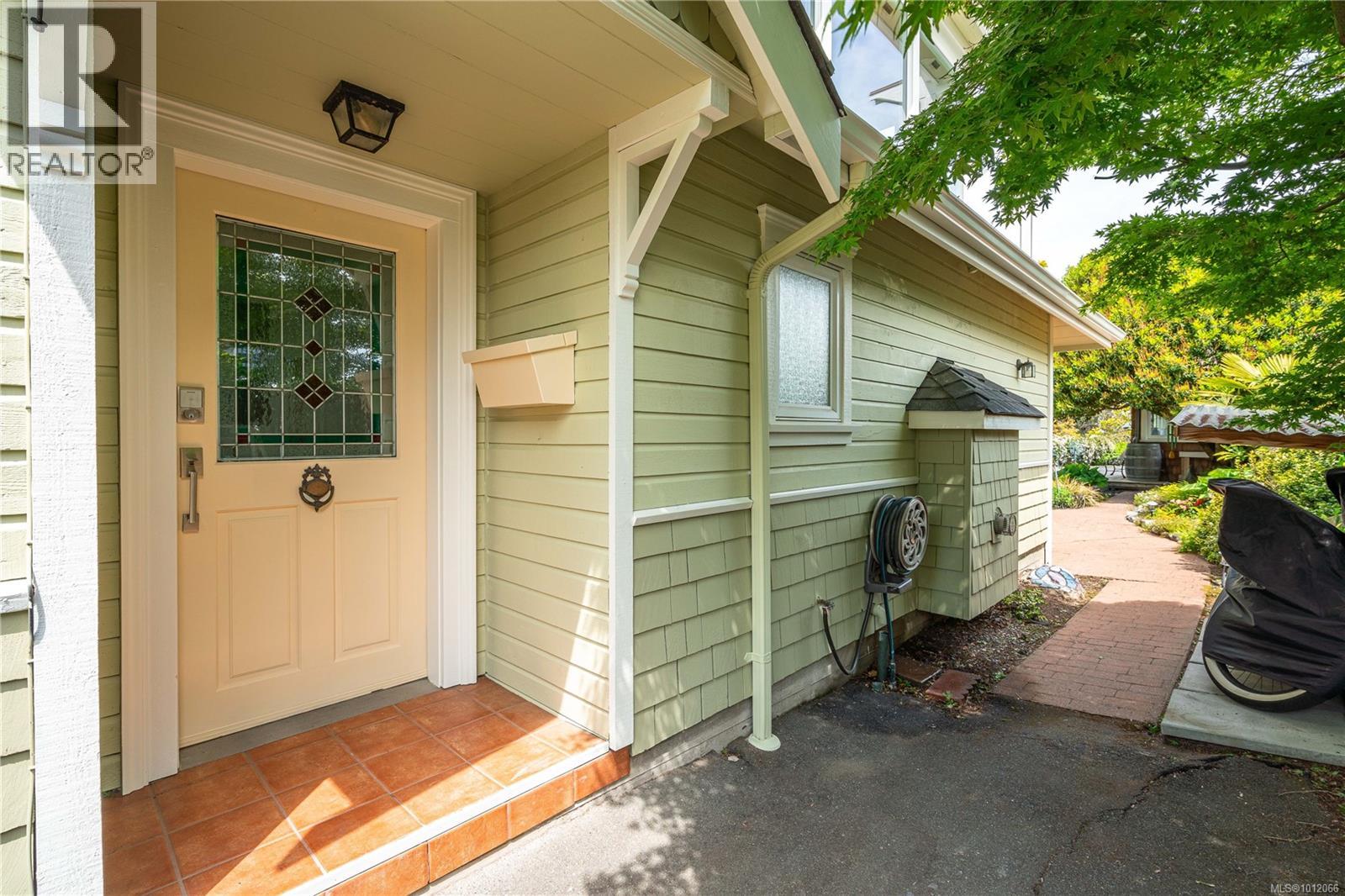 Photo 38 of 485 Head St, Esquimalt BC