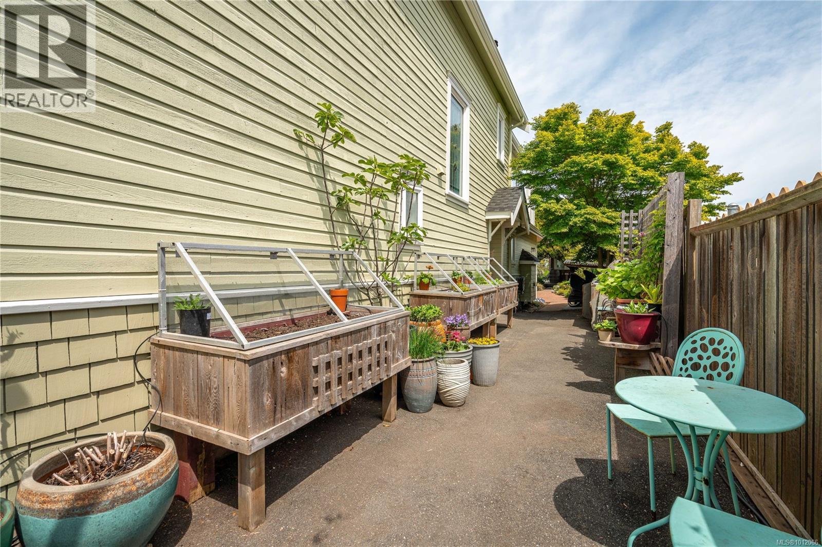 Photo 83 of 485 Head St, Esquimalt BC