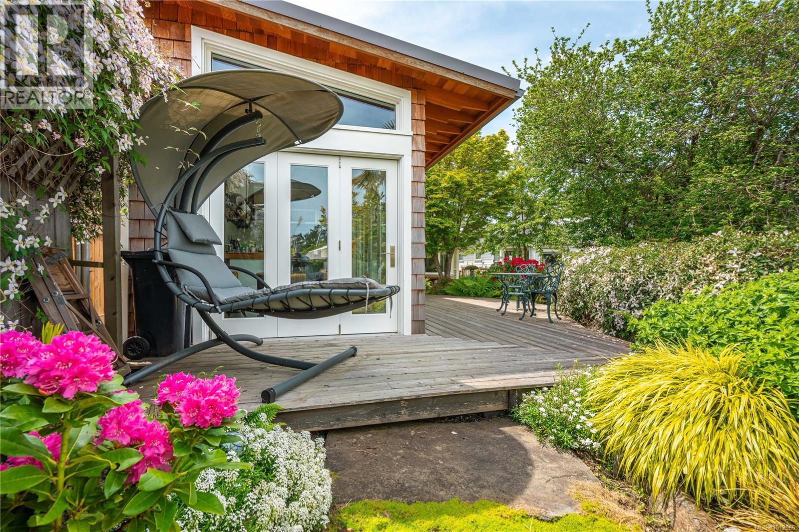 Photo 77 of 485 Head St, Esquimalt BC