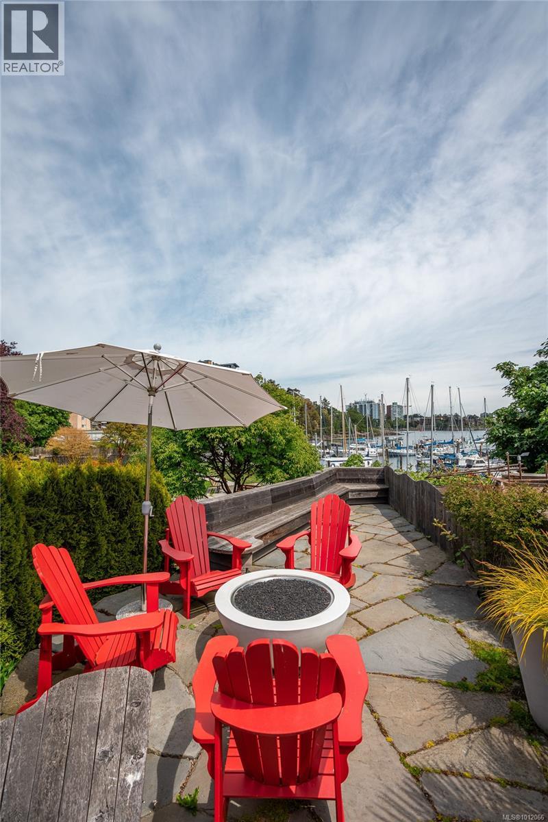 Photo 31 of 485 Head St, Esquimalt BC