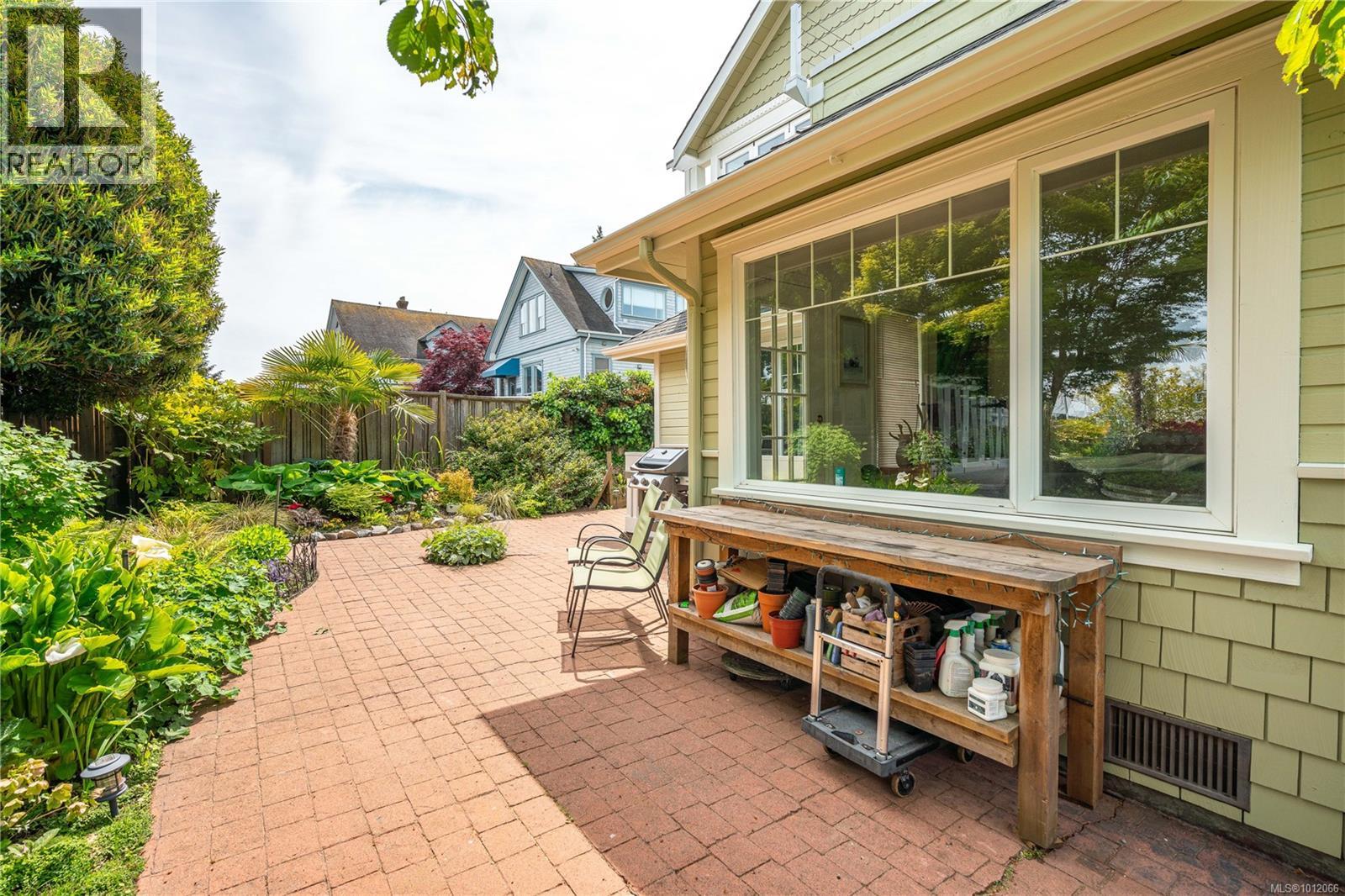 Photo 41 of 485 Head St, Esquimalt BC