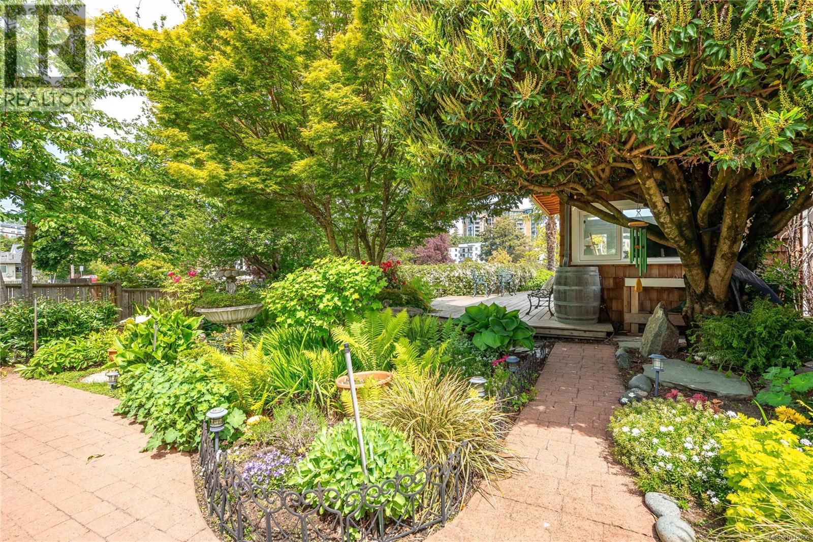 Photo 63 of 485 Head St, Esquimalt BC
