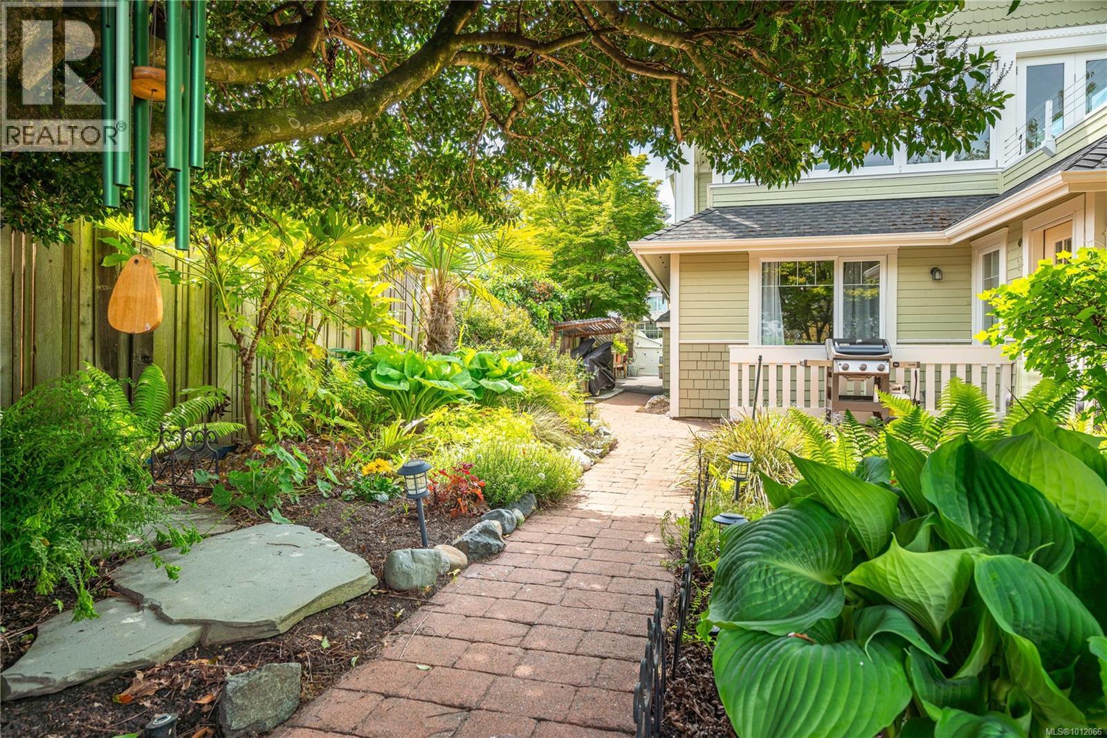 Photo 11 of 485 Head St, Esquimalt BC