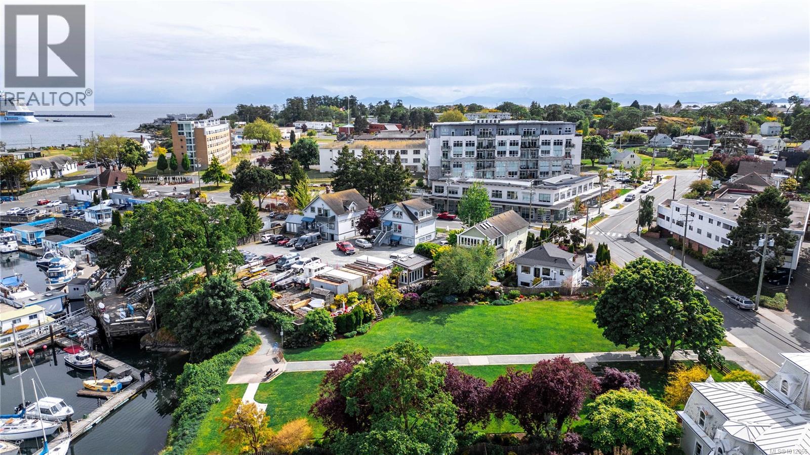 Photo 75 of 485 Head St, Esquimalt BC