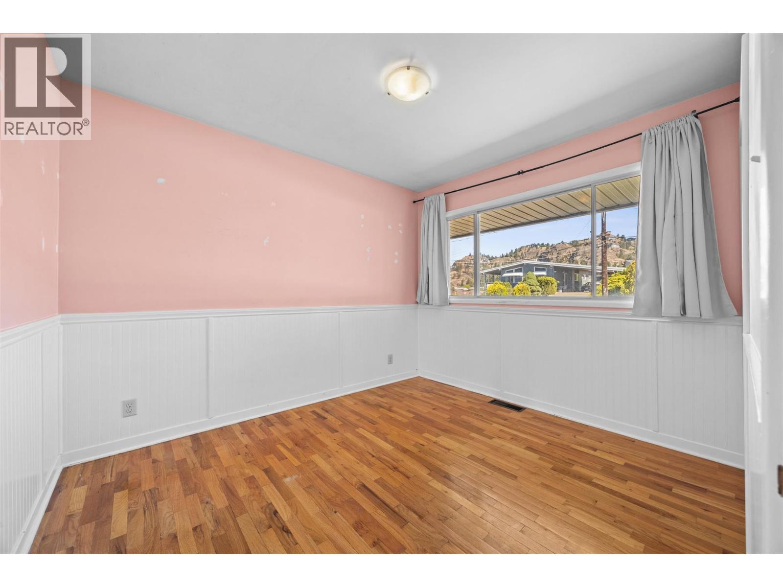  1445 Glenview Avenue, Kelowna