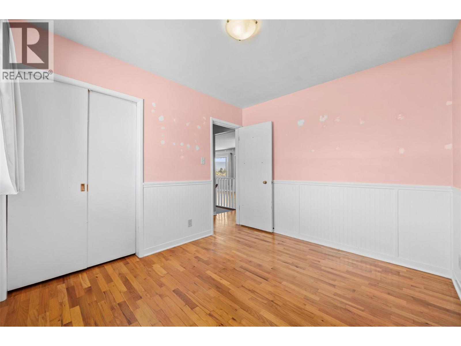  1445 Glenview Avenue, Kelowna