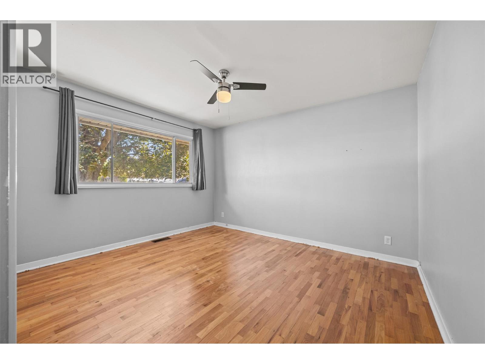  1445 Glenview Avenue, Kelowna