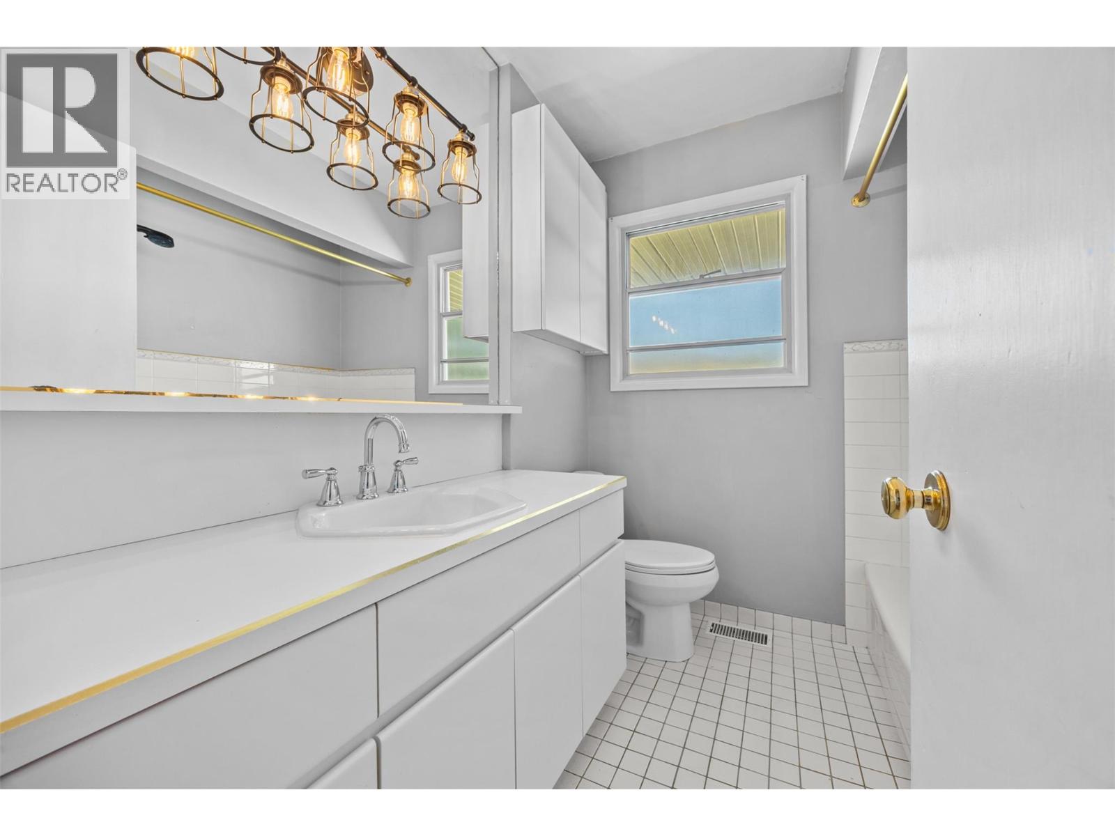  1445 Glenview Avenue, Kelowna