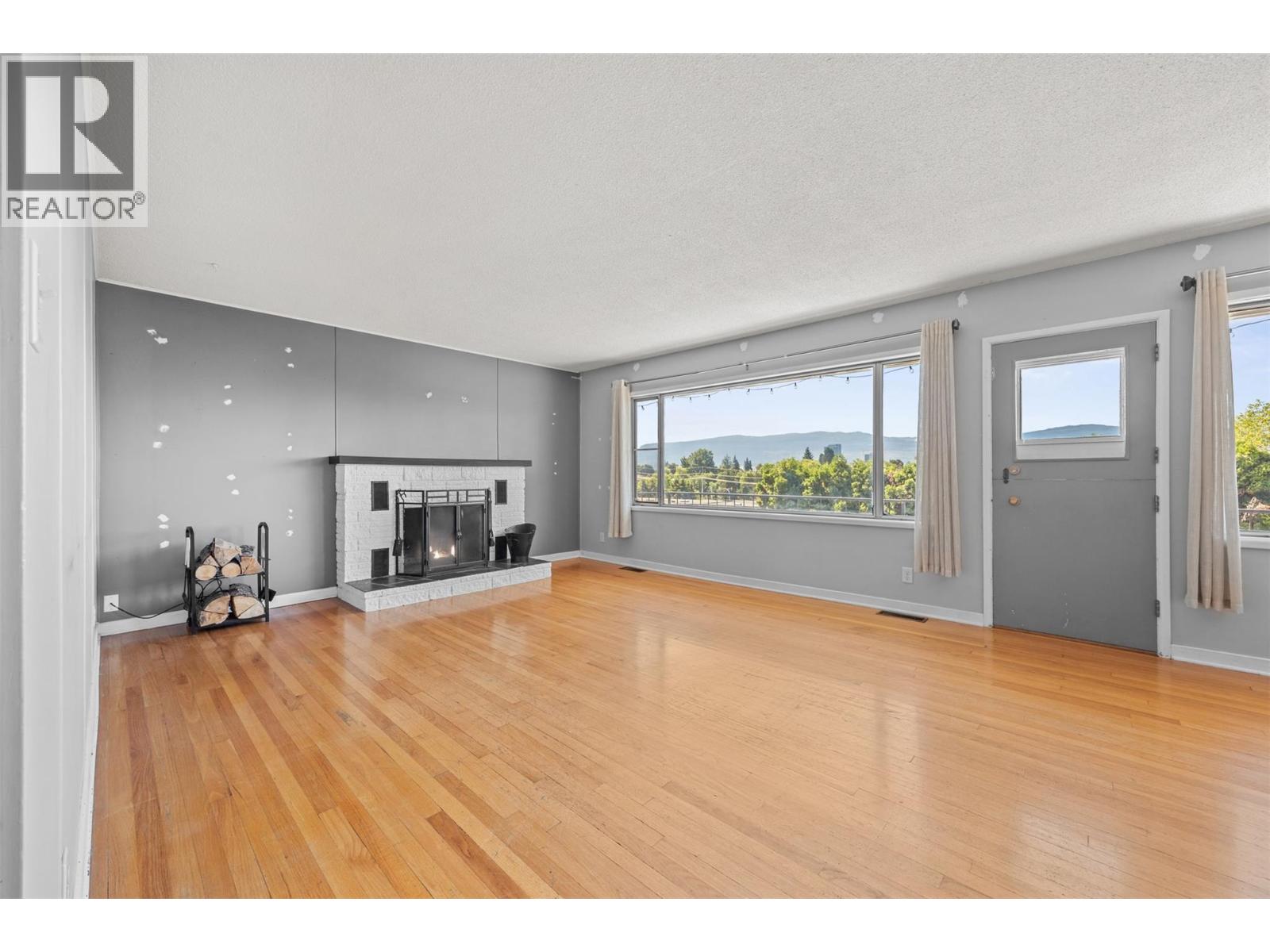  1445 Glenview Avenue, Kelowna
