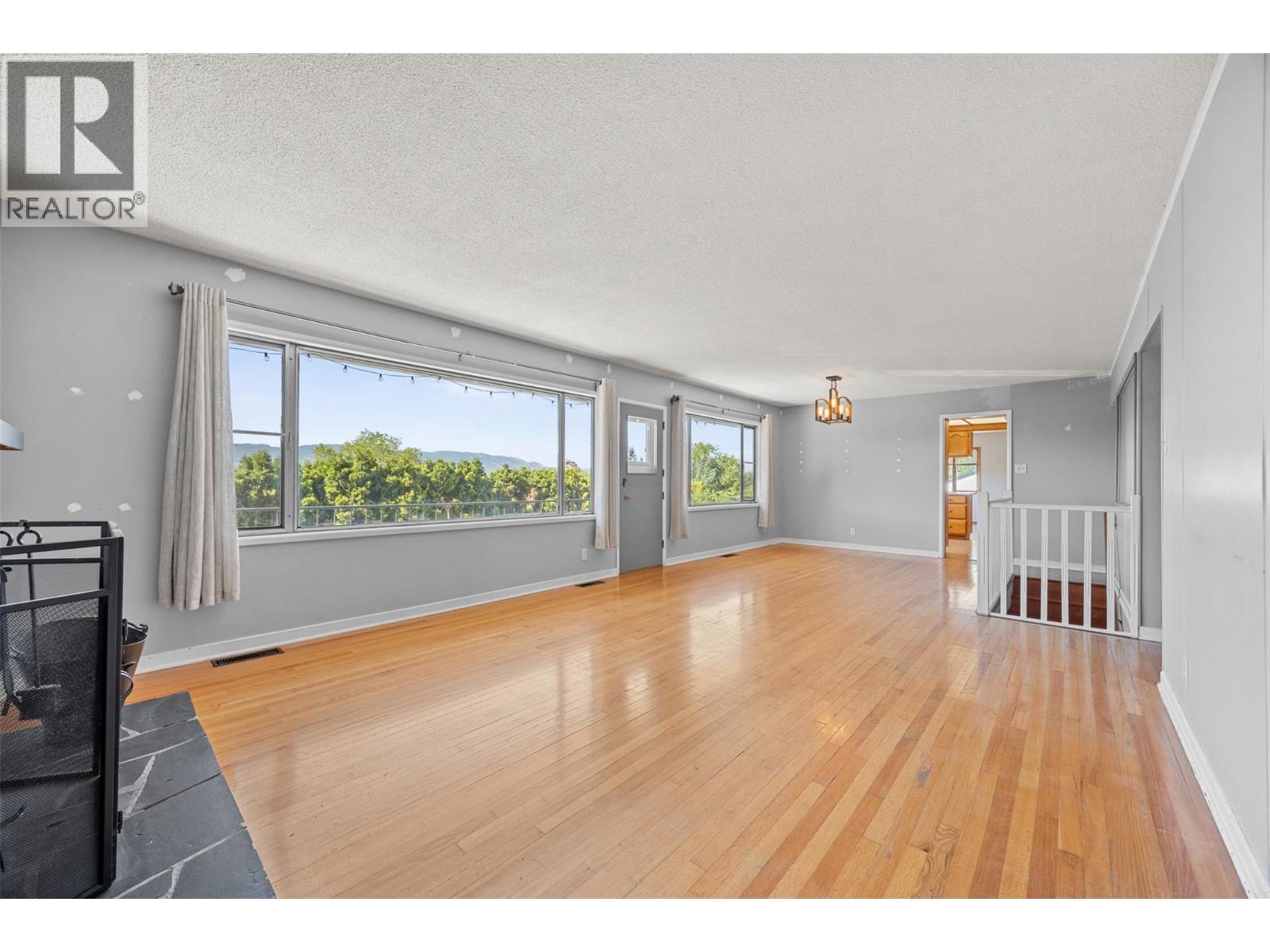  1445 Glenview Avenue, Kelowna
