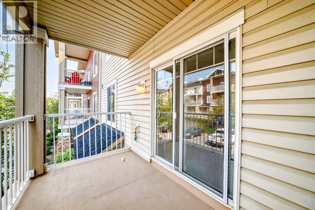 Photo 13 of 4212 70 Panamount Drive Nw, Calgary AB