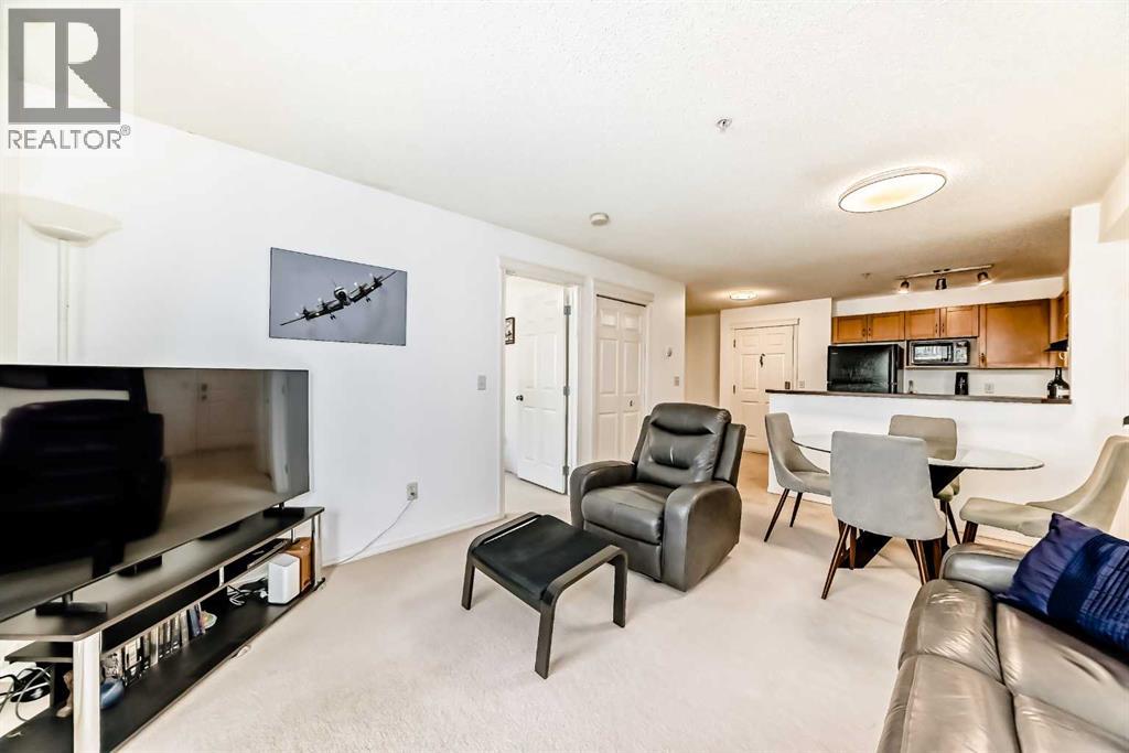 Photo 17 of 4212 70 Panamount Drive Nw, Calgary AB