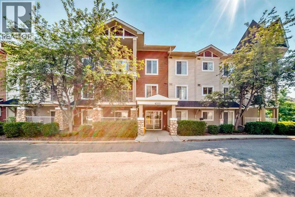 Photo 16 of 4212 70 Panamount Drive Nw, Calgary AB
