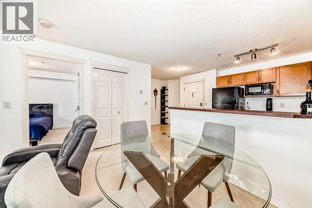 Photo 11 of 4212 70 Panamount Drive Nw, Calgary AB