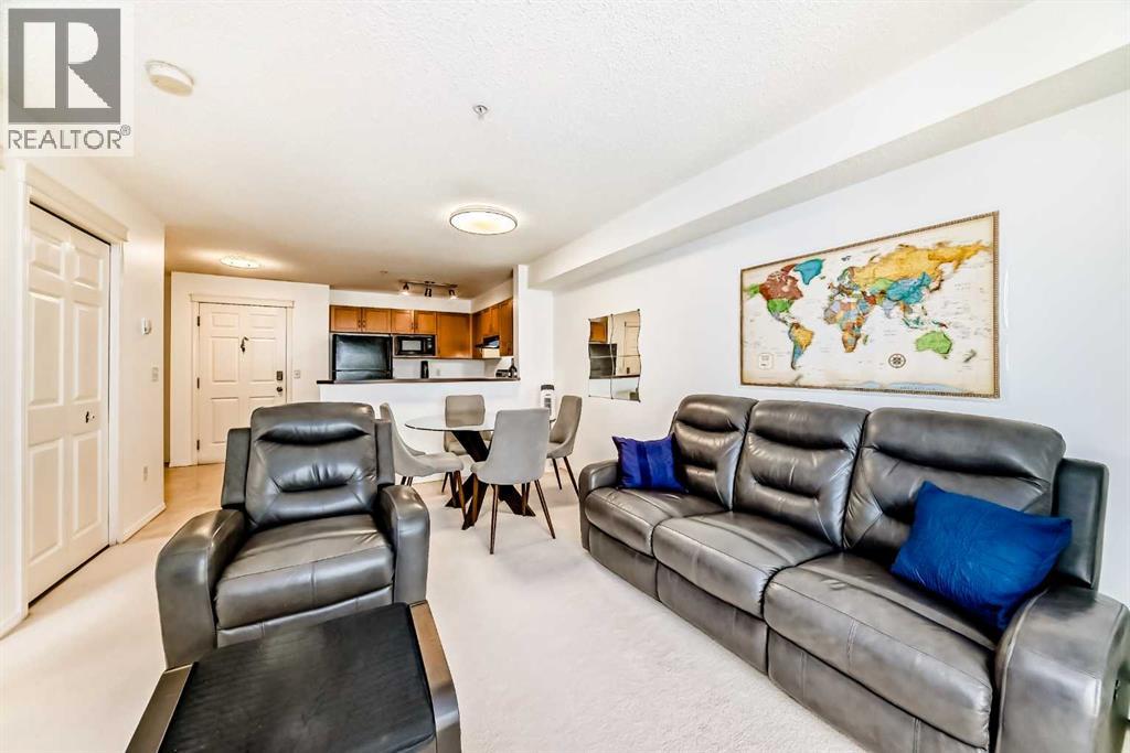 Photo 10 of 4212 70 Panamount Drive Nw, Calgary AB